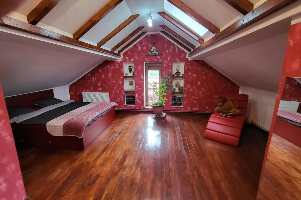 Casa In Oradea ! Villa Buitenkant foto