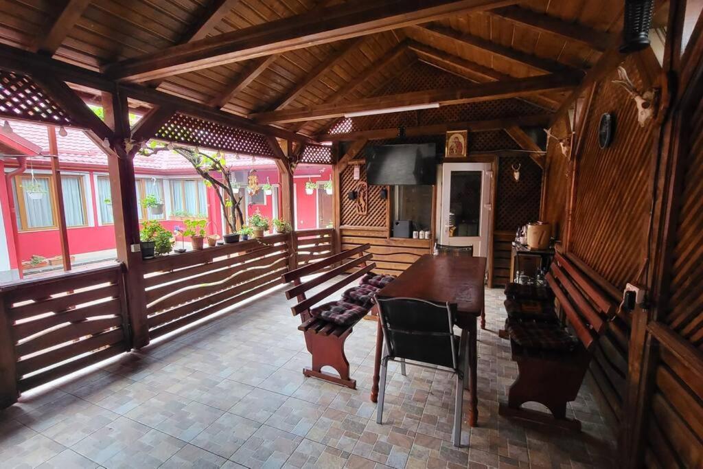 Casa In Oradea ! Villa Buitenkant foto