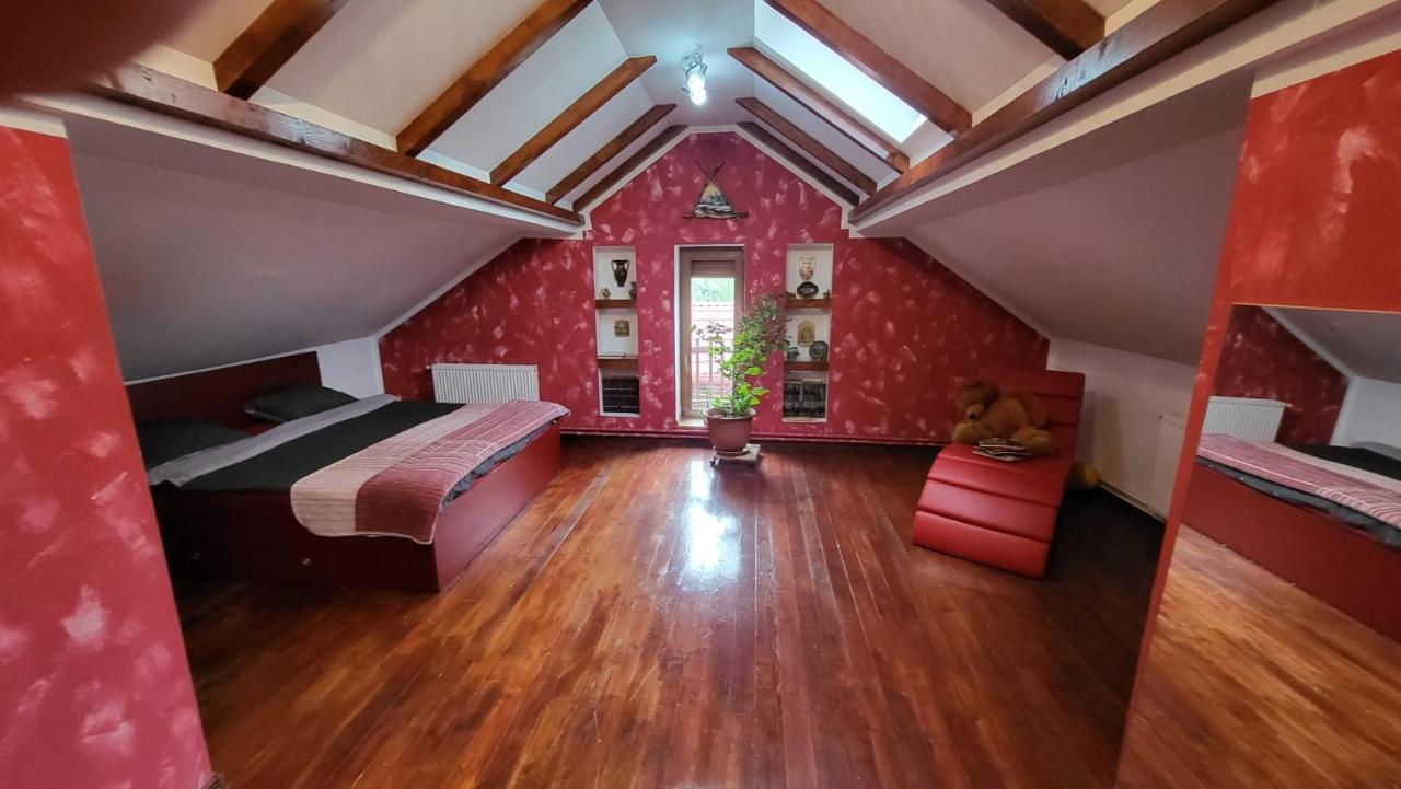 Casa In Oradea ! Villa Buitenkant foto